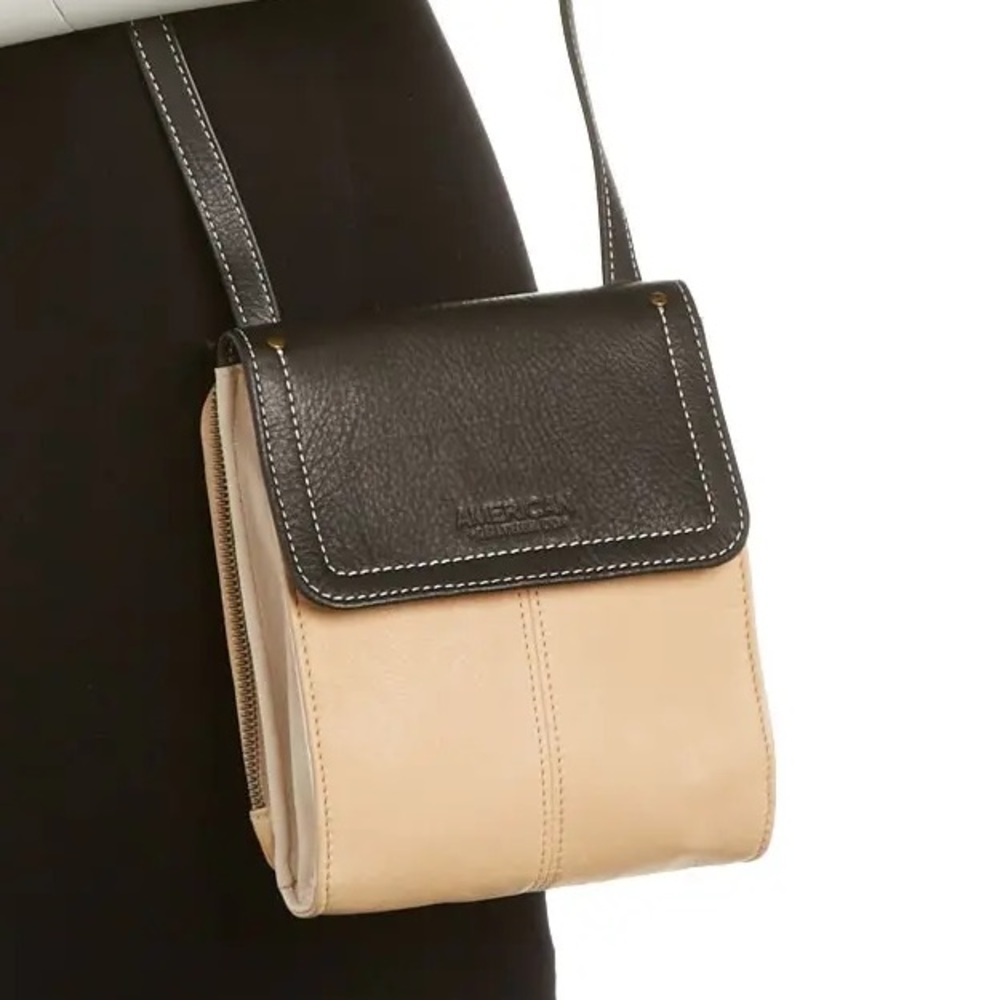 AMERICAN LEATHER CO.
Kansas Colorblock Crossbody Leather Bag